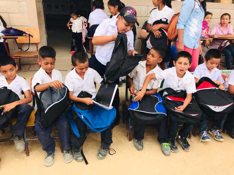 school supplies and backpacks donation in El Limon