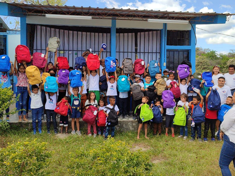 Backpacks and school supplies donations 2024 in Camapara Honduras.