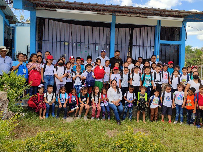 Backpacks and school supplies donations 2024 in Camapara Honduras.