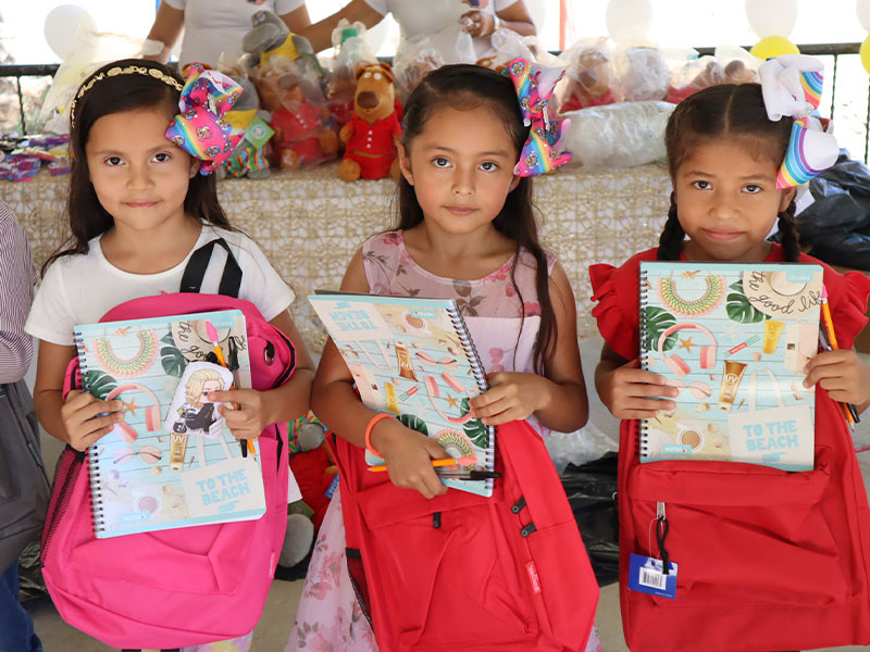 School supplies donations to students from San Lorenzo Candelaria Honduras year 2024